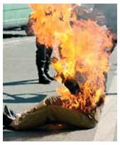 خودسوزی یکی از کارگران بخاطر مشکلات معیشتی