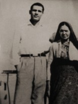 بهروز در کنار مادرش «آبا»