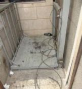 مصدومیت ۲ تن از کارکنان زن یک فروشگاه بر اثر سقوط بالابر