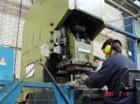 قطع انگشتان دست یک کارگر پرسکار 