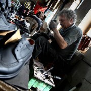 تولید کفش در اصفهان از ۵۱ میلیون به ۱۱ میلیون جفت کاهش یافته است