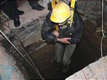 سقوط دو كارگر به چاه مغازه و سرنوشت نامعلوم یکی ازآنها