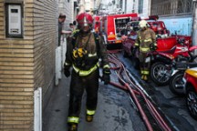 سوختگی دو کارگر و سه آتشنشان در یك كارگاه