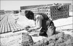 آتش‌کاران کوره‌پز خانه‌ها هیچ‌گاه بازنشسته نمی‌شوند