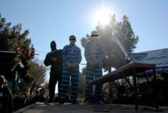 دو روزه‌خوار و دو سارق در ملاء‌عام شلاق خوردند